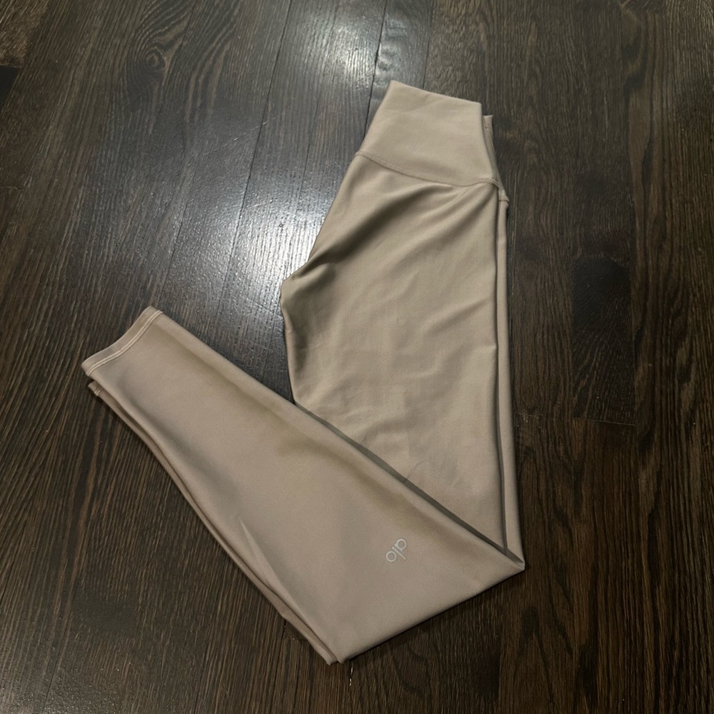 Alo Yoga High-Waist Airlift Legging